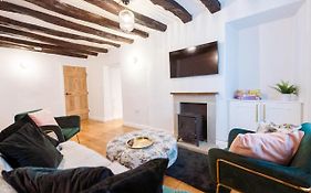 Host & Stay - Iris Cottage